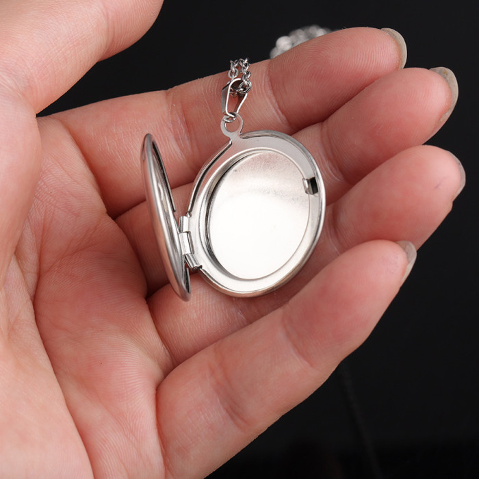 Stainless Steel Glossy round Photo Necklace Open Photo Geometric Necklace Personality