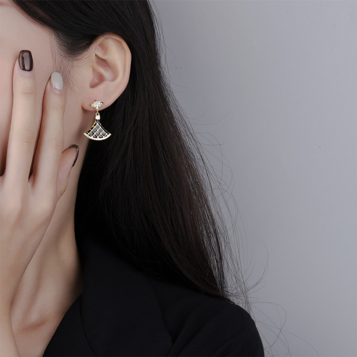 Women's Korean-Style Fashionable Diamond-Embedded Fan-Shaped Simple Grace Personality Stud Earrings