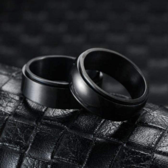 Black Brushed Turning Ring Cool Stainless Steel Men's Ring - Perfect for Hip and Trendy Men