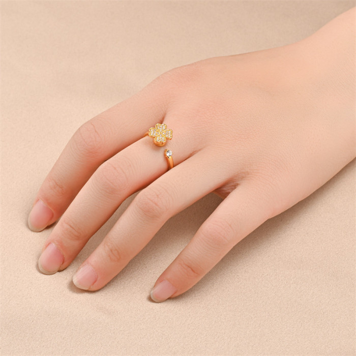 Stainless Steel Rotating Movable Clover Ring for Women