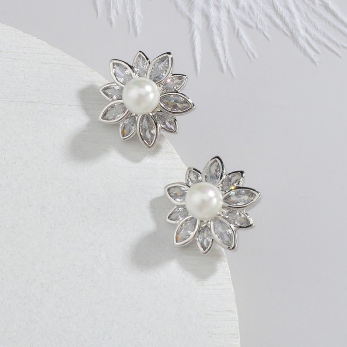 Women's Fashion Cute Earrings S925 Sterling Silver Pin Flower Earrings