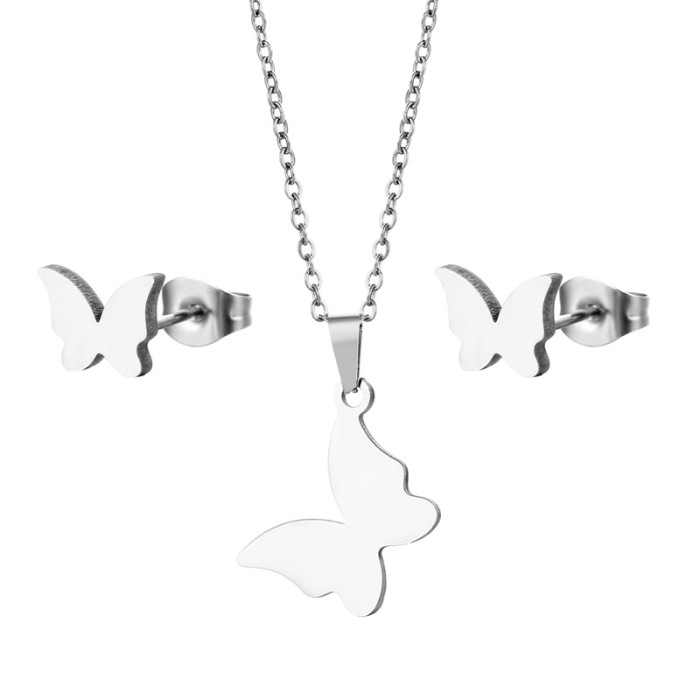 Bohemian Cute Butterfly Choker Necklaces for Women Stainless Steel Jewelry Cute Animal Pendants Girls Fashion Jewelry Gift