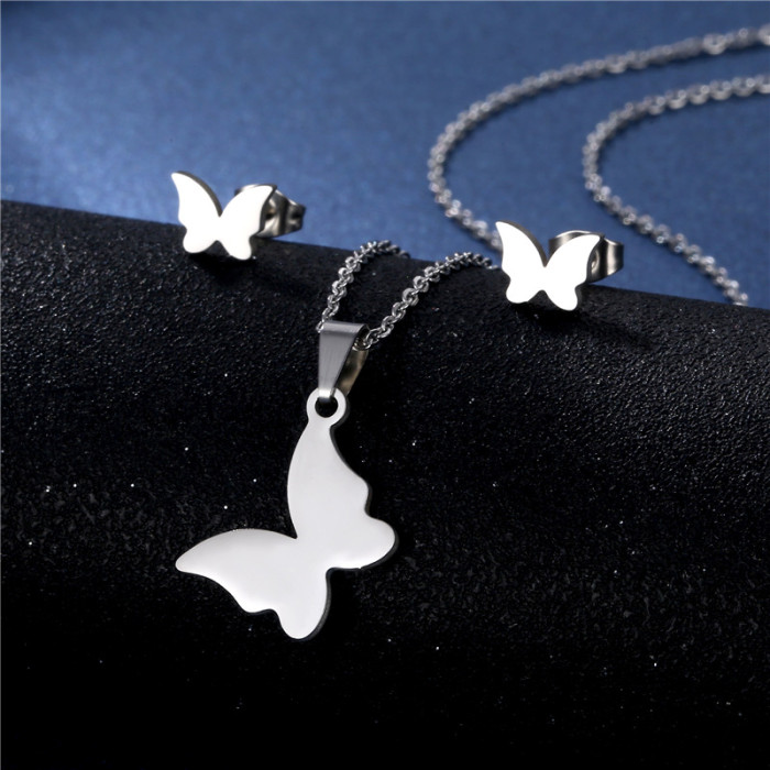 Bohemian Cute Butterfly Choker Necklaces for Women Stainless Steel Jewelry Cute Animal Pendants Girls Fashion Jewelry Gift