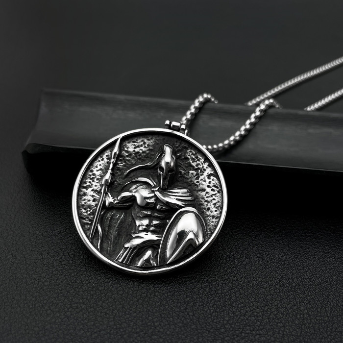 Vikings Spartan Warrior Helmet Necklace Men Stainless Steel Retro Fashion Hip Hip Biker Pendant Necklace Punk Chain Jewelry Gift