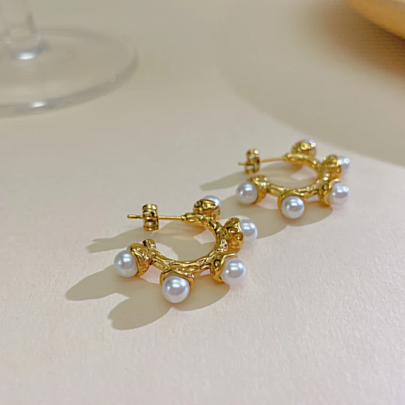 Ornament Factory Elegant Simple and Fashionable Irregular Titanium Steel C- Shaped Pearl Earrings Stainless Steel Studs Women