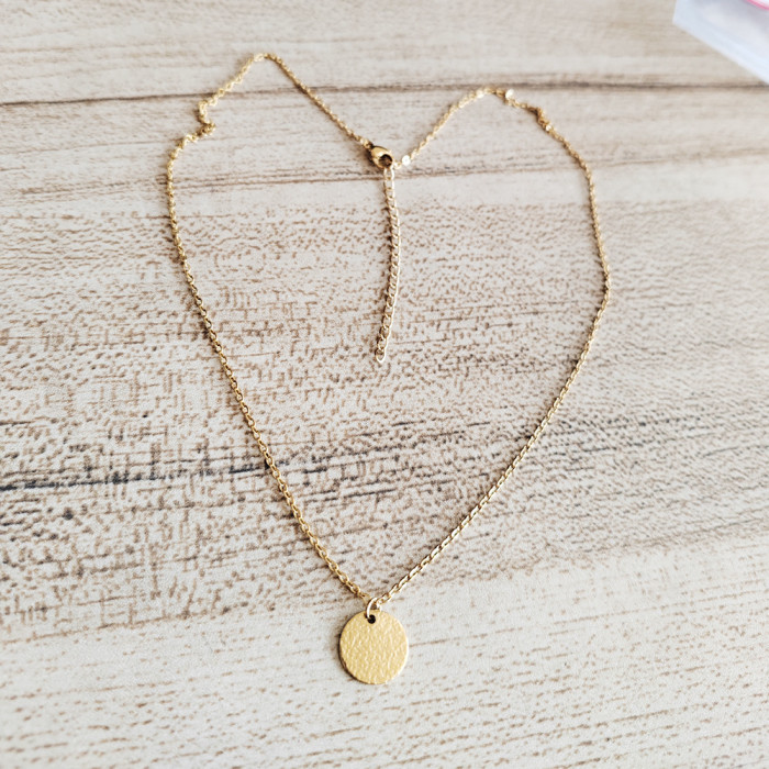 Stainless Steel Round Pendant Necklace Simple Layer 18K Gold Plated Pendant Necklace for Women