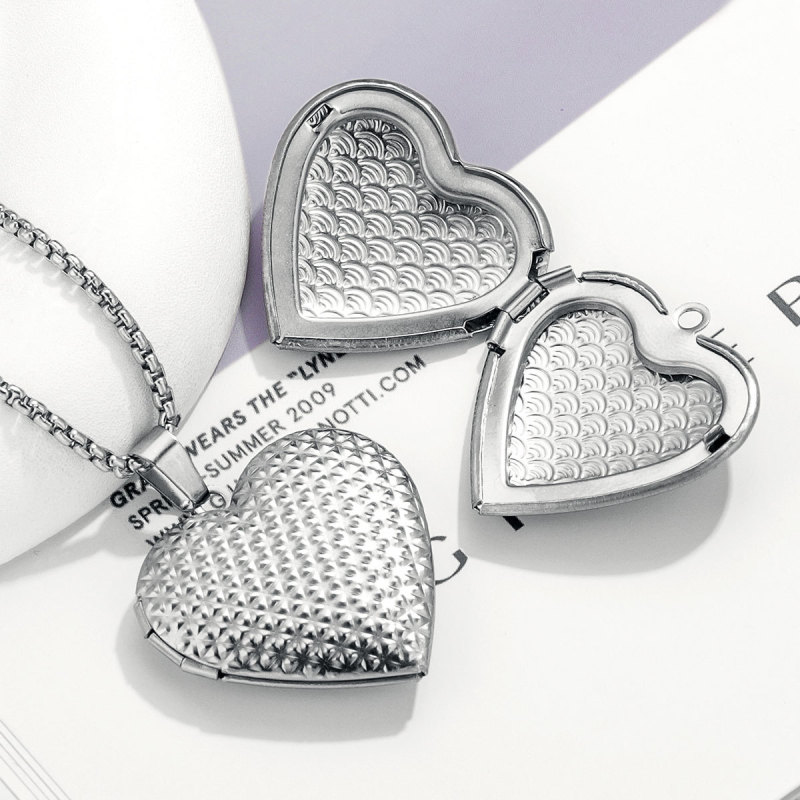 Stainless Steel Love Box Pendant Retro Relief Pattern Pendant DIY Creative Necklace Jewelry Accessory