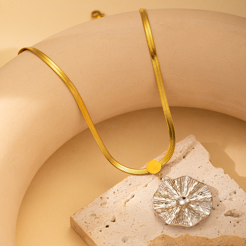 Exaggerated Flower Ornament Women Pleated Flower Petal Palace Gold Plated Silver Alloy Necklace 216045105579