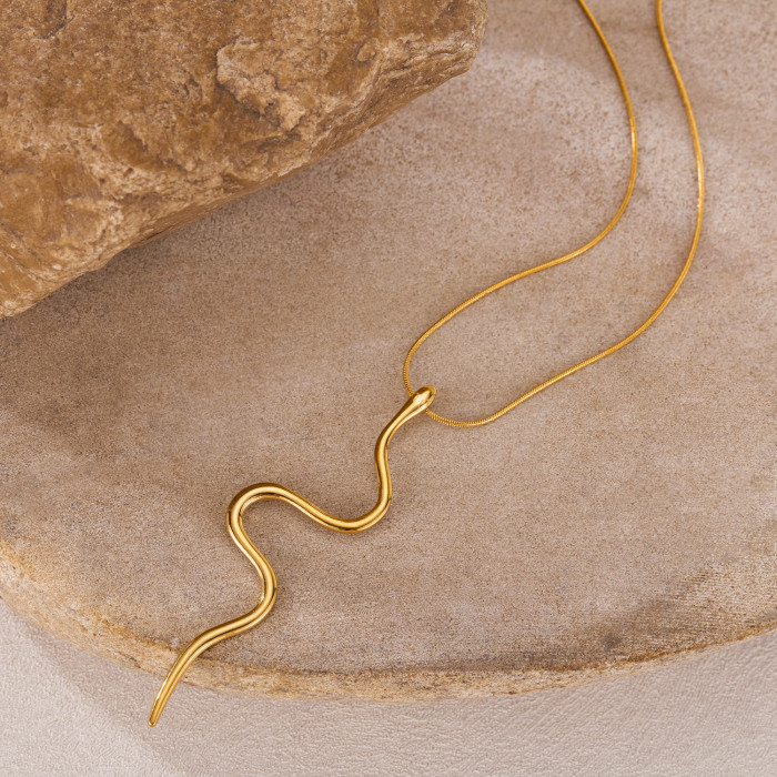 Classic Refined Chic Hypoallergenic 18K Gold Stainless Steel Necklace with Adjustable Chain Daily