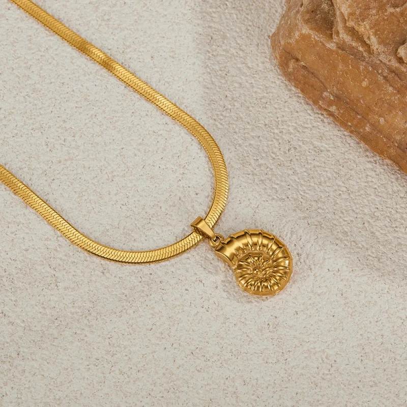 Classic Refined Chic Hypoallergenic 18K Gold Stainless Steel Necklace with Adjustable Chain Daily Wear wedding Valentine