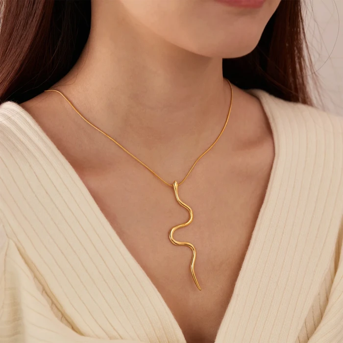 Classic Refined Chic Hypoallergenic 18K Gold Stainless Steel Necklace with Adjustable Chain Daily