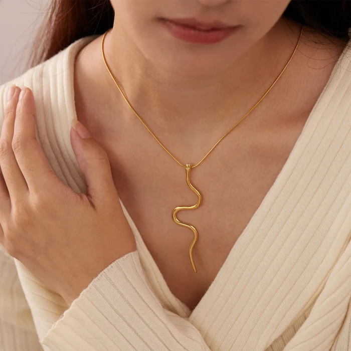 Classic Refined Chic Hypoallergenic 18K Gold Stainless Steel Necklace with Adjustable Chain Daily