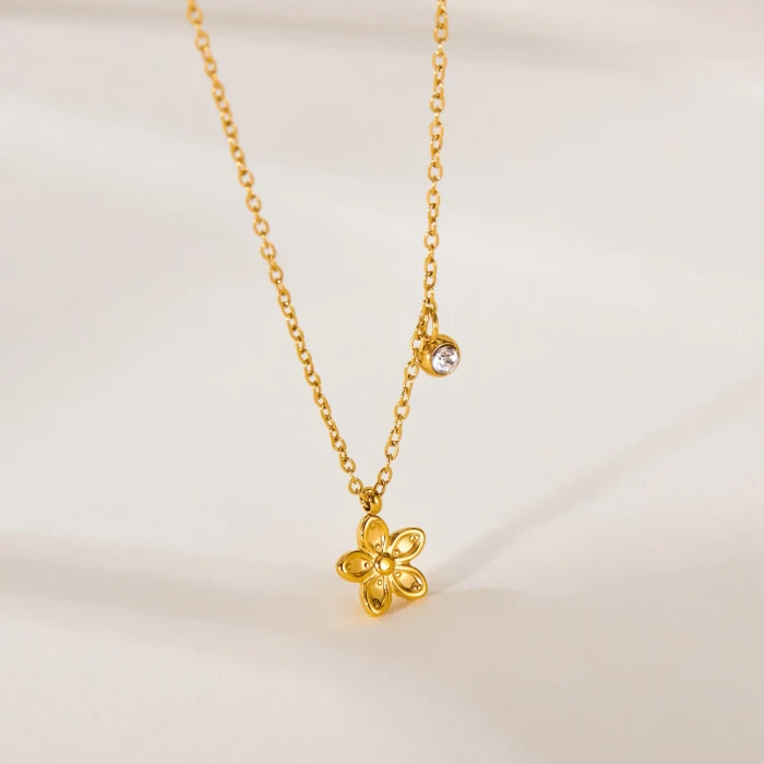 Classic Refined Chic Hypoallergenic 18K Gold Stainless Steel Necklace with Adjustable Chain Daily