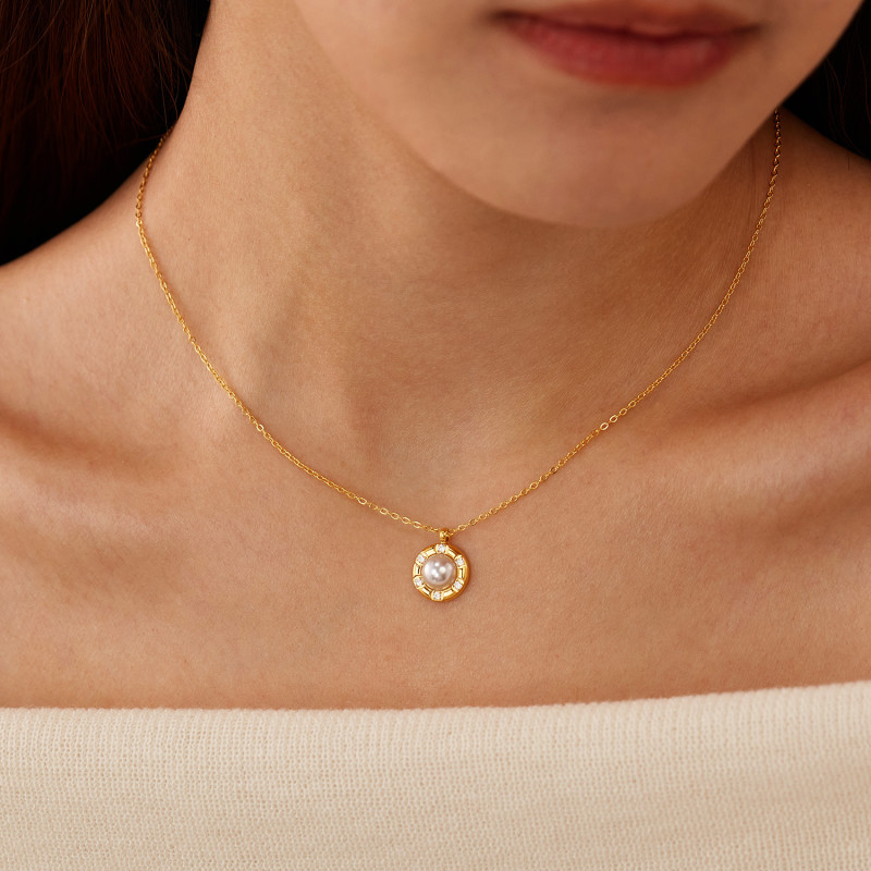 Classic Refined Chic Hypoallergenic 18K Gold Stainless Steel Necklace with Adjustable Chain Daily