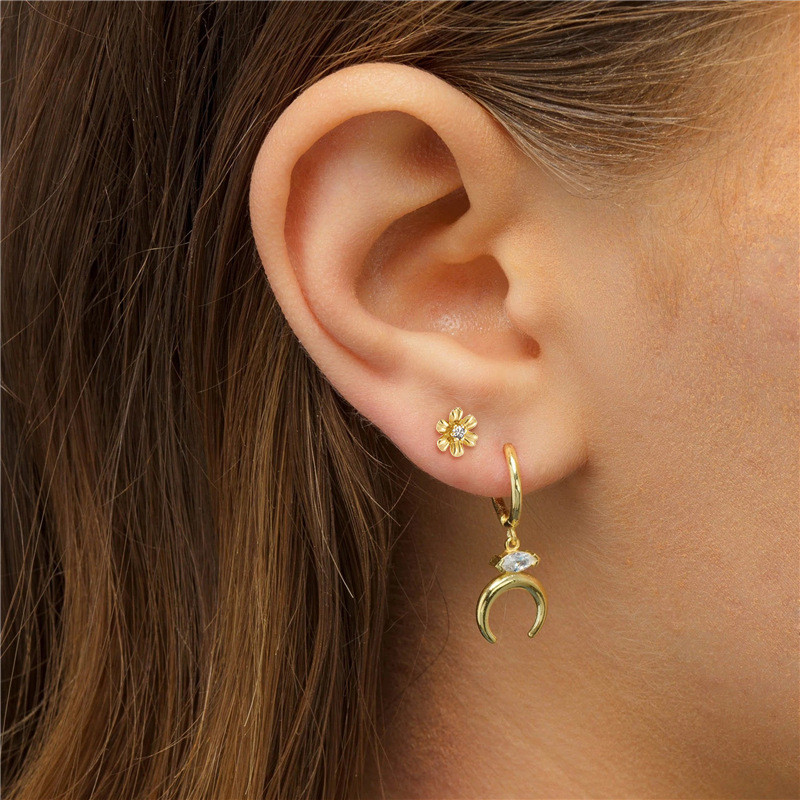 Chrysanthemum Earrings Female Little Daisy Earrings Simple Ear Line Zircon Earring Jewelry Ins Style
