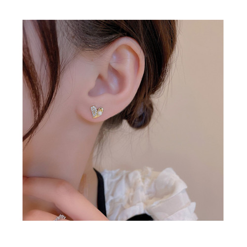 Fashion Small Irregular Gold Color Love Heart Stud Earrings Girls Shiny White Pearl Zircon Metal Earrings Women Jewelry