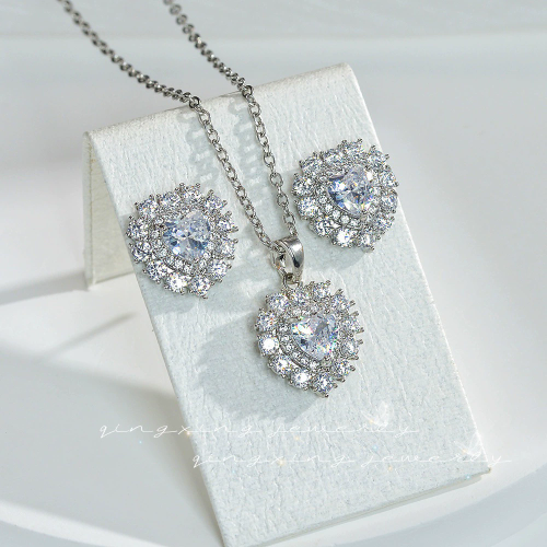 Love pigeon blood ruby ​​earrings full diamond micro-set pink zircon peach heart fashion simple European and American necklace earring wholesale