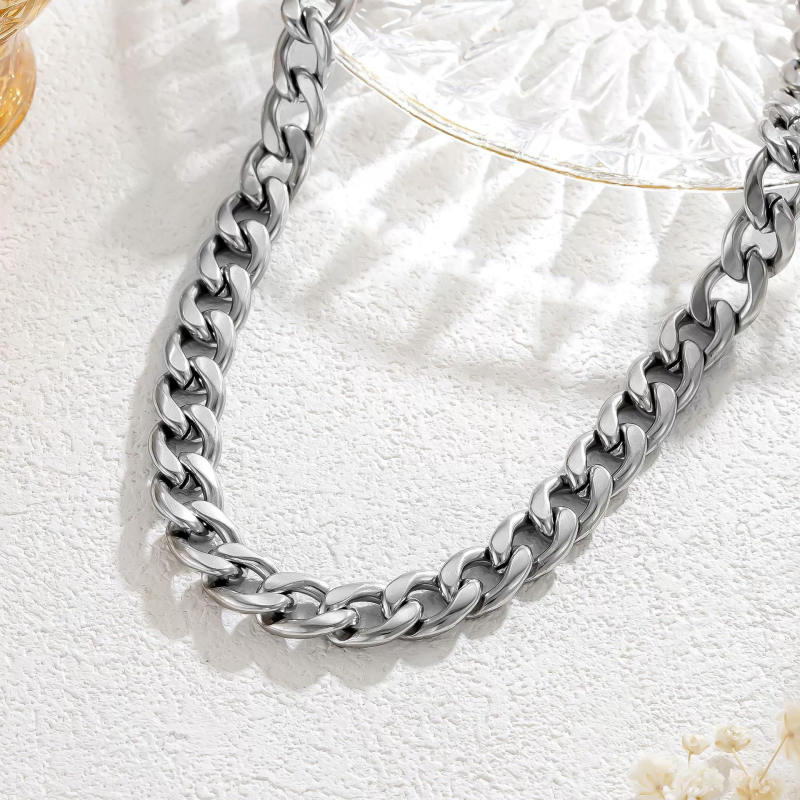 European and American cross-border thick twist Miami Cuban chain necklace 18K gold-plated stainless steel necklace men's women's hip-hop chain