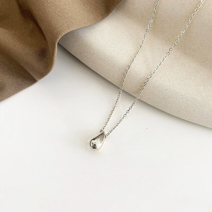 Water drop titanium steel necklace for women with light luxury niche design sense pendant collarbone chain internet celebrity hot new style new