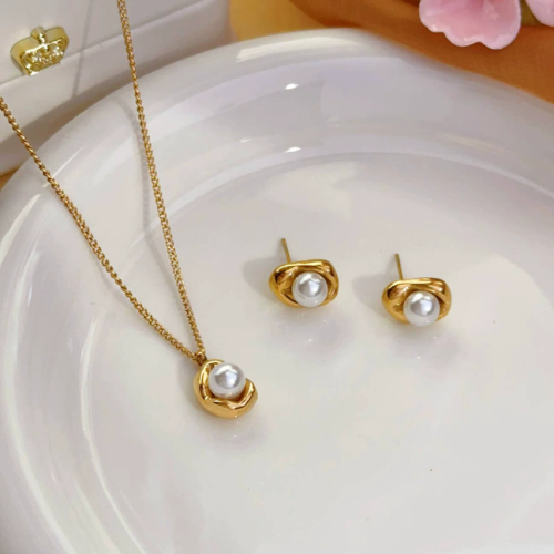 New Korean version of titanium steel pearl necklace new versatile women's light luxury French simple and fashionable collarbone chain