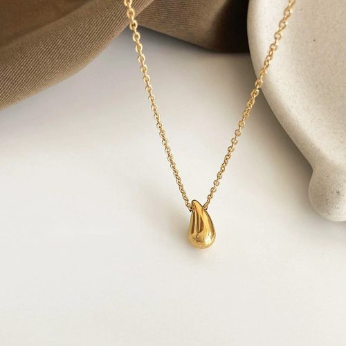 Water drop titanium steel necklace for women with light luxury niche design sense pendant collarbone chain internet celebrity hot new style new