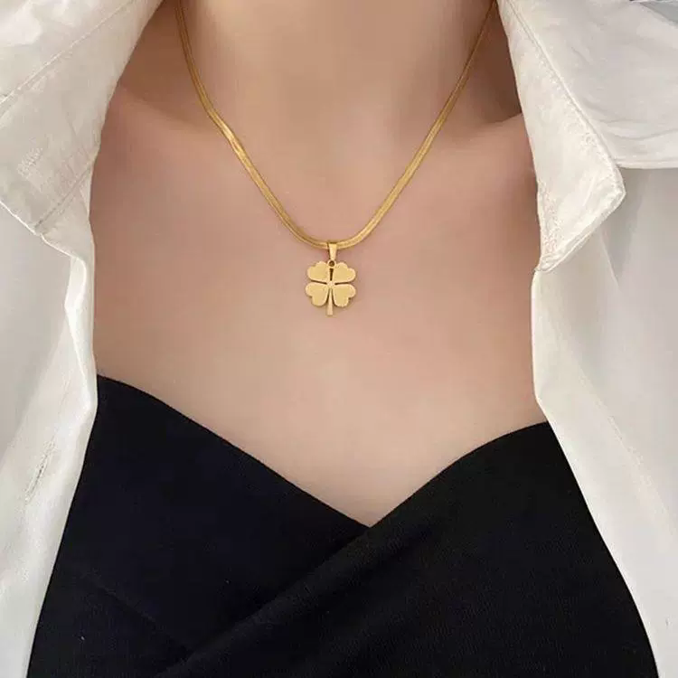Light luxury high-end four-leaf necklace 2023 new trendy internet celebrity fashion temperament titanium steel colorless collarbone chain