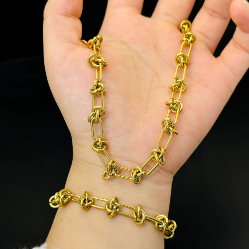 Simple European and American personalized titanium steel plated 18K color-retaining bracelet for women's metal fashionable ins knotted fashion jewelry