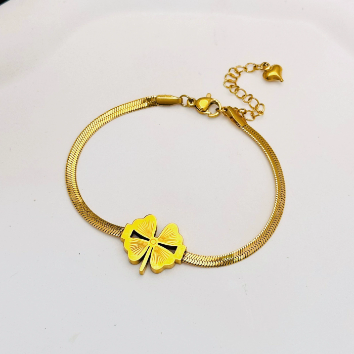 Light luxury high-end four-leaf necklace 2023 new trendy internet celebrity fashion temperament titanium steel colorless collarbone chain