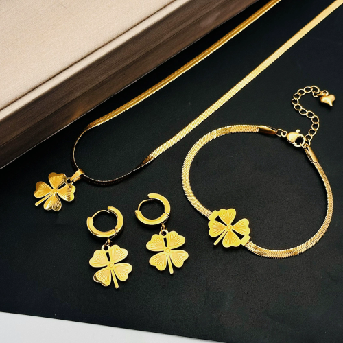 Light luxury high-end four-leaf necklace 2023 new trendy internet celebrity fashion temperament titanium steel colorless collarbone chain