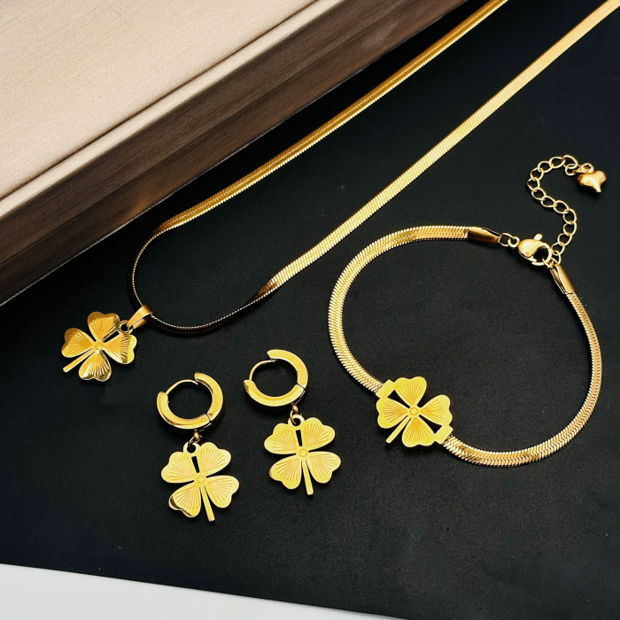 Light luxury high-end four-leaf necklace 2023 new trendy internet celebrity fashion temperament titanium steel colorless collarbone chain