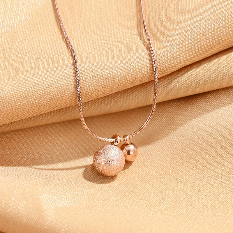 Titanium steel gold-sized ball design niche trendy retro ins internet celebrity titanium steel necklace women's collarbone chain