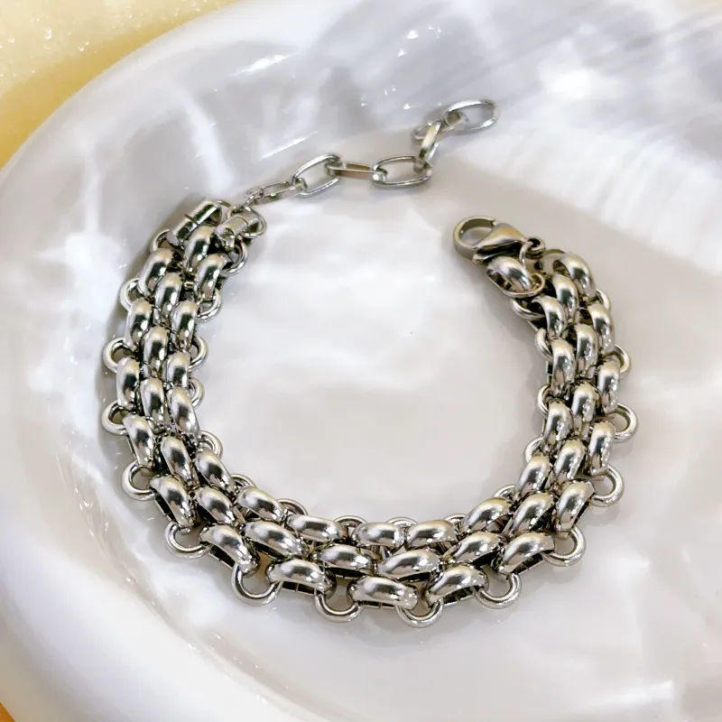 European and American exaggerated light luxury titanium steel heavy industry hand-assembled bracelet bracelets and bracelets for women's new light luxury non-fading men's jewelry