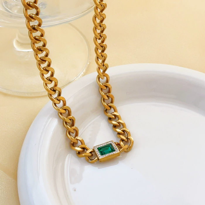 European and American personalized retro high-end titanium steel Cuban chain necklace inlaid with green zircon clavicle chain niche frigid style necklace