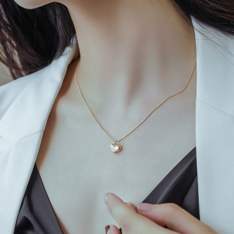 Shell love necklace for women in summer light luxury niche simple and cold style heart-shaped pendant collarbone chain versatile accessories