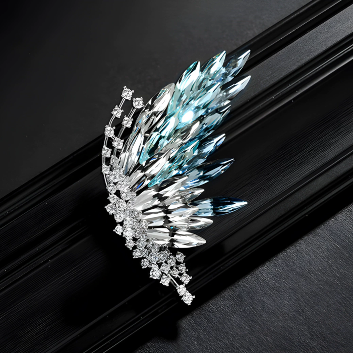 Gradient crystal butterfly brooch high-end women's luxury temperament diamond-inlaid corsage niche high-end pins clothing accessories