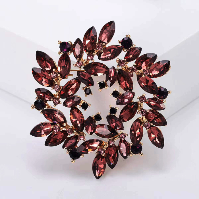 European and American retro crystal garland brooch for women new style atmospheric versatile corsage niche design pin suit accessories
