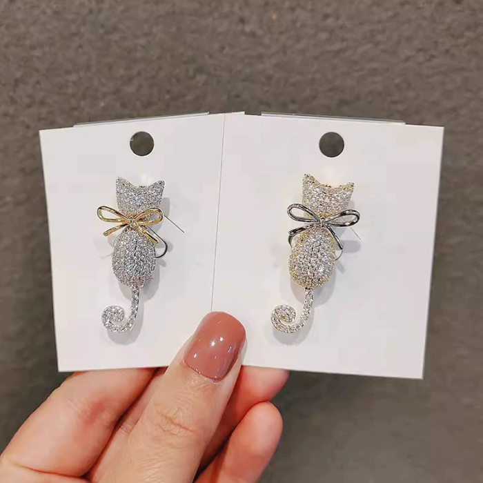Japanese and Korean cute kitten brooch high-end women's personalized animal corsage anti-exposure pin sweater coat suit accessories