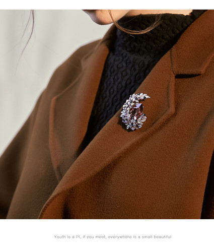 European and American temperament crystal moon brooch women's sweater autumn and winter accessories versatile atmospheric pin simple personalized brooch