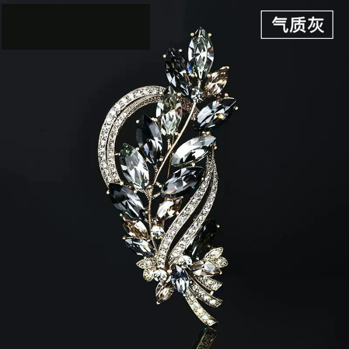 Retro European and American crystal gem brooch high-end women's corsage pin atmospheric suit evening dress versatile accessories