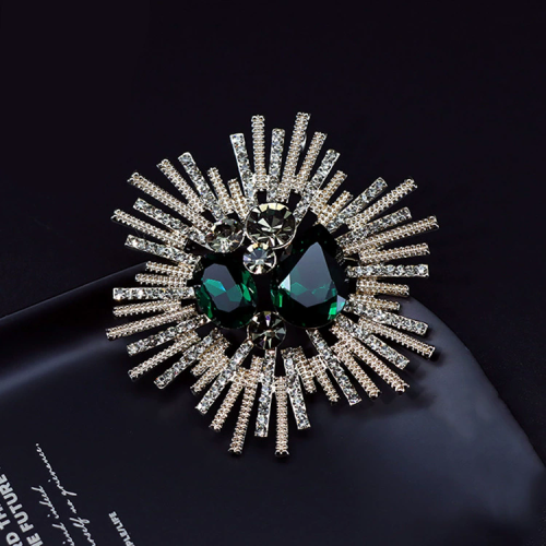 Retro temperament crystal brooch high-end women's new exquisite luxury corsage versatile anti-exposure pin clothing accessories