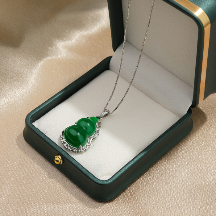 Classic Natural Green Agate Gemstones Calabash Pendant Necklaces for Women Gift