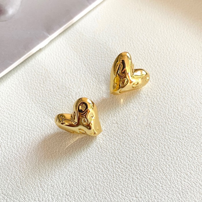 Vintage Heart Metal Stud Earrings for Women Boho Elegant Geometric Irregular Ear Studs Ear Buckle Party Jewelry
