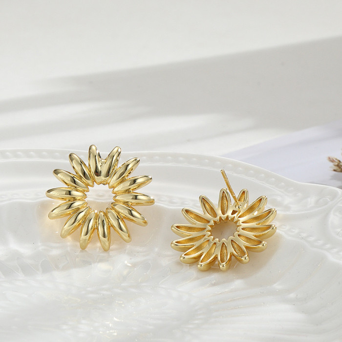 Sunflower Daisy Flower Plant Stud Earrings for Women Light Luxury Fine Jewelry Minimalist Accessories