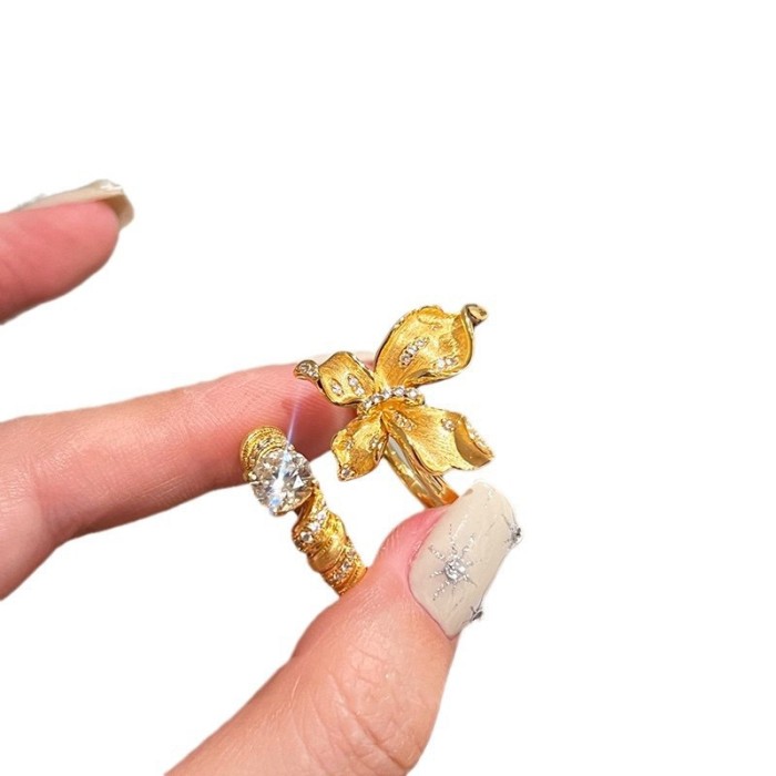 Fashion Gold Plated Synthetic Zircon Wire Drawing Craft Leaf Butterfly Vintage Light Luxury  Elegant Ring