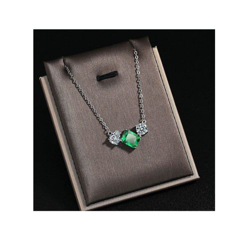 New Crystal Necklace Emerald Square Pendant Fashion Luxury Accessories Ladies Gift