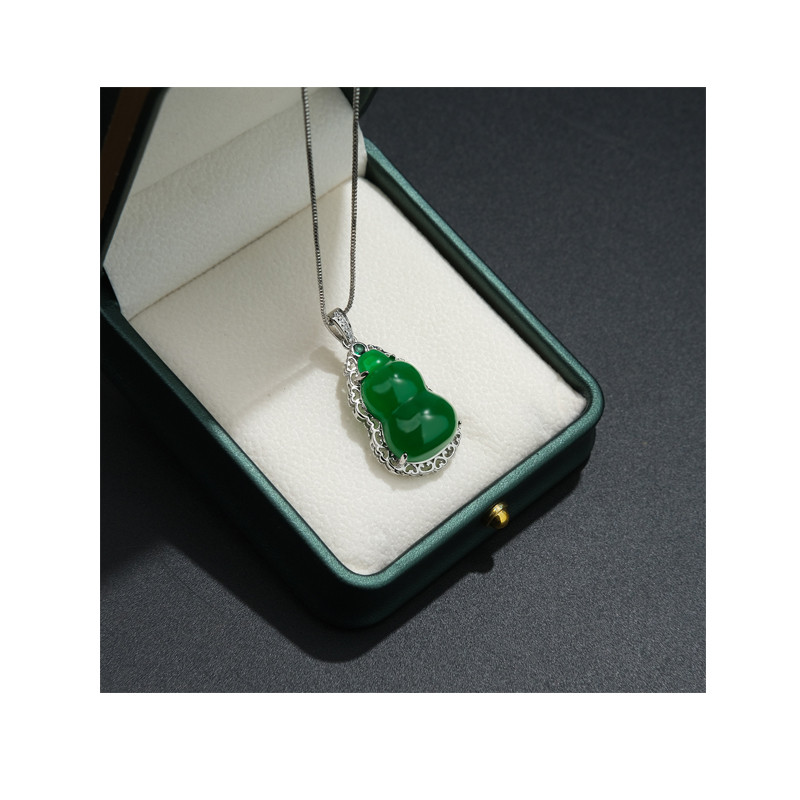 Classic Natural Green Agate Gemstones Calabash Pendant Necklaces for Women Gift