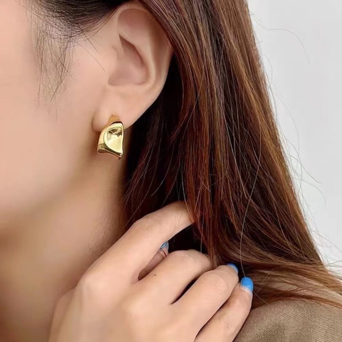 Irregular C-shaped Geometric Stud Earrings for Women Light Luxury Fine Jewelry Minimalist Accessories