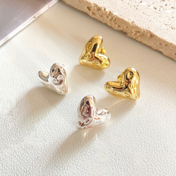 Vintage Heart Metal Stud Earrings for Women Boho Elegant Geometric Irregular Ear Studs Ear Buckle Party Jewelry