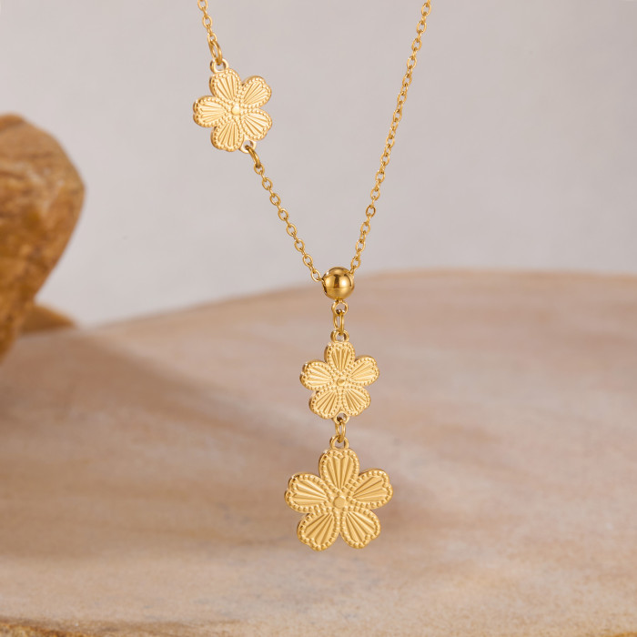 Korean New Titanium Steel Flower Necklace for Women Light Luxury Niche Design Ins Cold Style Stainless Steel Jewelry
