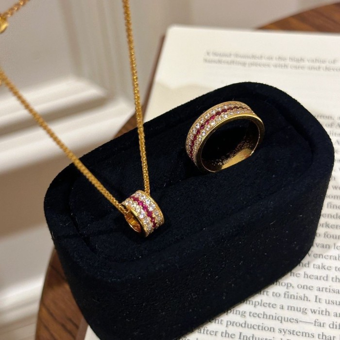 High - end three - row diamond and ruby necklace for women
